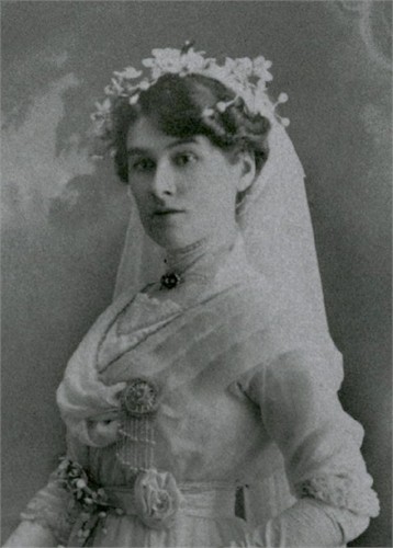 Photo of photos/Annie (Nance) McLennan bn 1889 Armidale